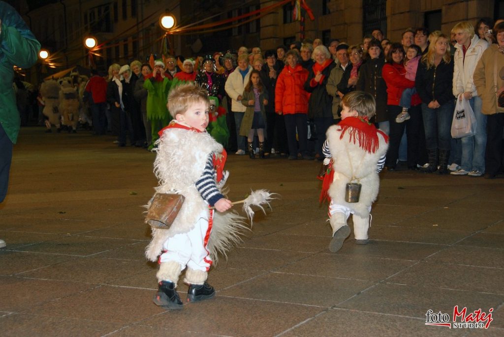 Halubajski zvončari u Riječkom karnevalu — Vojko Obersnel — fotografija 1