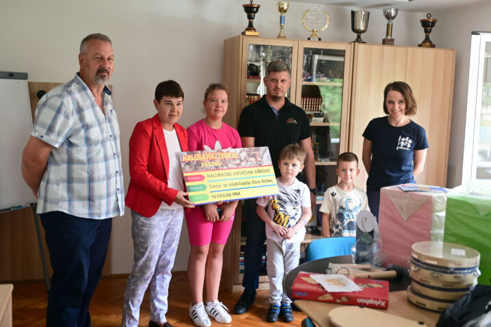 Halubajski zvončari uručili lijepu donaciju Dnevnom centru za rehabilitaciju Slava Raškaj — fotografija 1